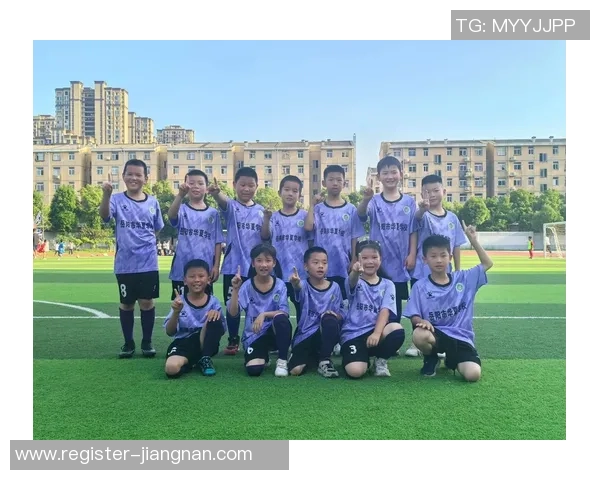 校园足球青训助力青少年成长培养未来足球人才的创新路径探索