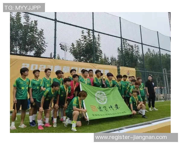 激烈角逐展风采足球赛场见真章 激烈角逐展风采足球赛场见真章